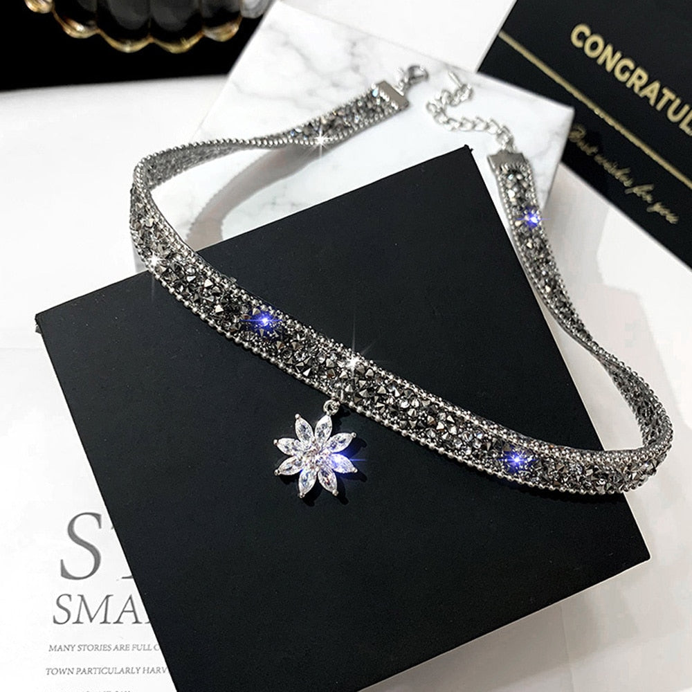 Fashion Crystal Ice Flower Pendant Necklace Glitter Adjustable Metal Chain Women Chic Punk Choker Clavicle Chain Neck Jewelry