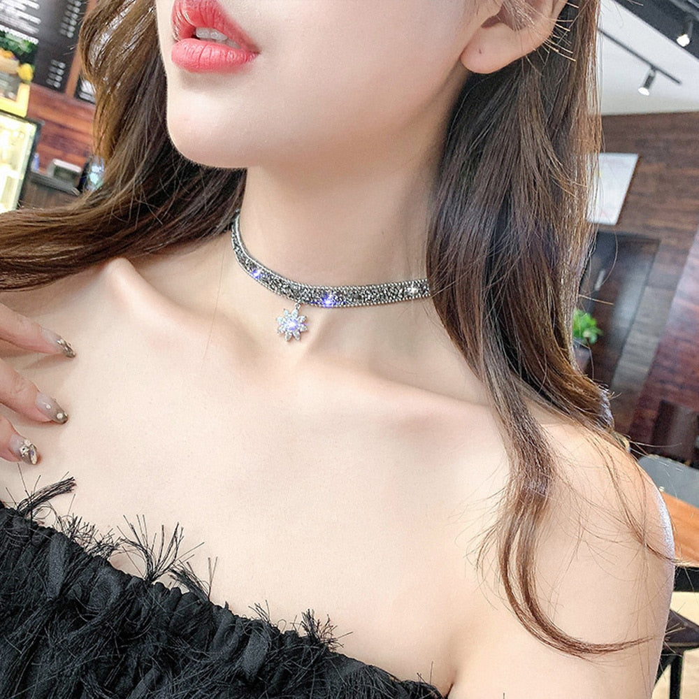 Fashion Crystal Ice Flower Pendant Necklace Glitter Adjustable Metal Chain Women Chic Punk Choker Clavicle Chain Neck Jewelry